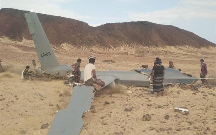 أبين.. سقوط طائرة مسيّرة كبيرة في جبال المراقشة وسط غموض حول تبعيتها 1 أبين.. سقوط طائرة مسيّرة كبيرة في جبال المراقشة وسط غموض حول تبعيتها