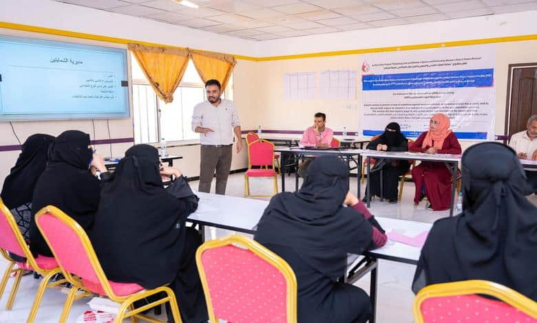 أمهات المختطفين تنفذ ثالث جلساتها الحوارية لعرض الانتهاكات ضد الناشطات في تعز 1 أمهات المختطفين تنفذ ثالث جلساتها الحوارية لعرض الانتهاكات ضد الناشطات في تعز