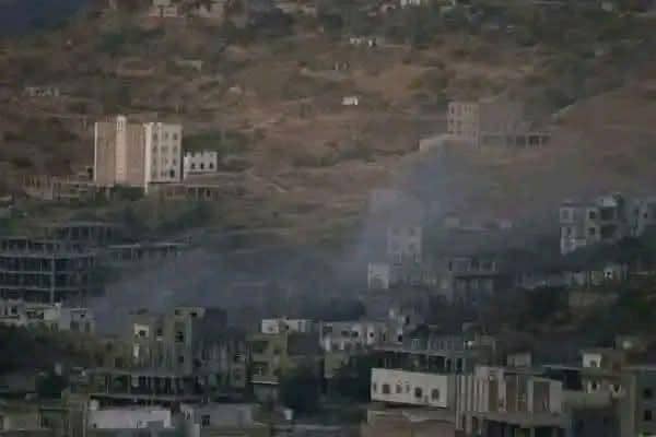قذيفة حوثية تحصد حياة طفل في تعز