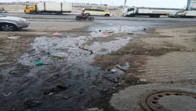 إهمال الحوثي لمياه الصرف الصحي يغرق أحياء الحديدة ويهدد الصحة العامة