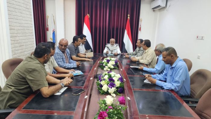 اللجنة الإشرافية لإحياء الذكرى الثامنة لثورة 2 ديسمبر تعقد اجتماعها برئاسة محافظ الحديدة