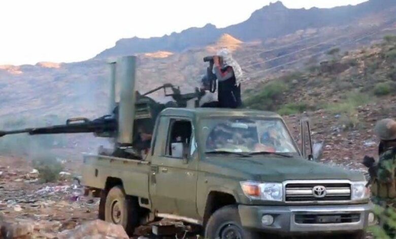 القوات الحكومية ترد على اعتداءات حوثية بالطيران المسير شرق وغرب تعز