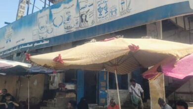 تدهور المعيشة والجبايات الحوثية تجبران مطعم شهير في الحديدة على الإغلاق
