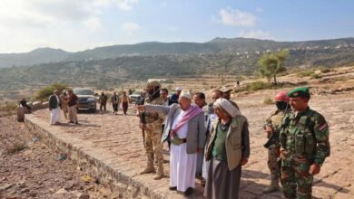 البركاني يتفقد طريق الحجرية – السواء ويثمن مشاريع التنمية للخلية الإنسانية في تعز