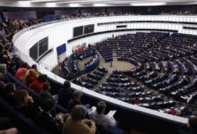 البرلمان الأوروبي يدعو لإتخاذ إجراءات فورية لإطلاق سراح رهائن السفينة جالاكسي