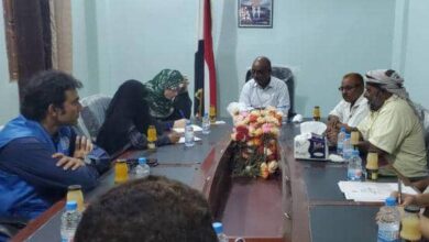 البعثة الأممية لدعم اتفاق الحديدة تبحث الاحتياجات الإنسانية في الخوخة