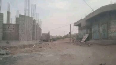 الحديدة.. اشغال الحوثي تغلق شارعا وتسطوا عليه في بيت الفقيه