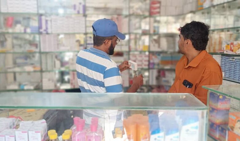 الحديدة.. ضبط صيدليات تتلاعب بأسعار الأدوية وإحالتها للأمن