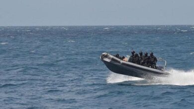 مناورات حوثية في خمس جزر ونشاط مكثف في موانئ الحديدة