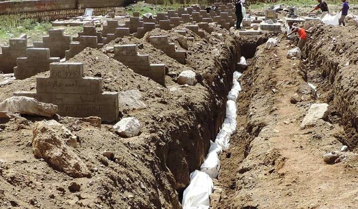 مليشيا الحوثي تدفن 89 جثة مجهولة في الحديدة وذمار.