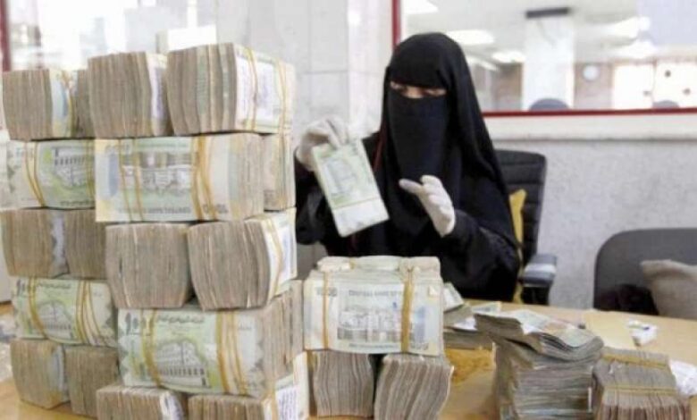 قيادي حوثي يعترف بتهريب 150 مليار دولار للخارج