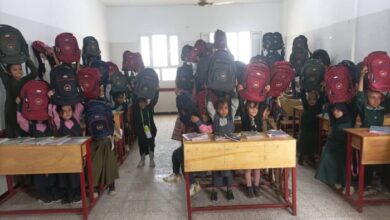 بدعم إماراتي.. الخلية الإنسانية توزع الحقيبة المدرسية لطلاب الجوف