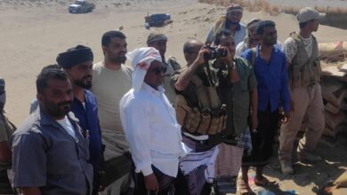الخولاني يتفقد الخطوط الامامية للواء الاول تهامة ويهنئهم بالذكرى السادسة لتحرير الخوخة