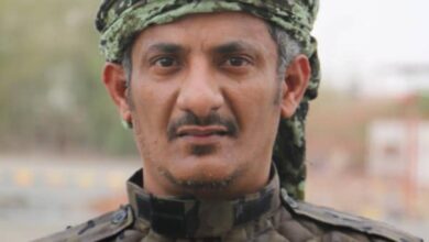 ناطق القوات المشتركة يفضح مسرحية الحوثي باستهداف البارجة الأمريكية