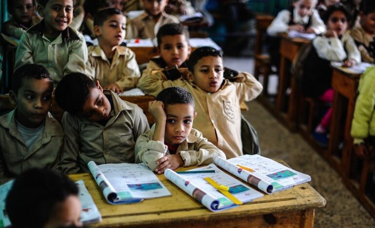الحوثية تعيق العملية التعليمية ودور المعلمين في الحديدة