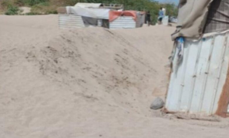 قاطنو مخيم الجشة للنازحين بالخوخة يجددون النداء للسلطة المحلية 1 قاطنو مخيم الجشة للنازحين بالخوخة يجددون النداء للسلطة المحلية