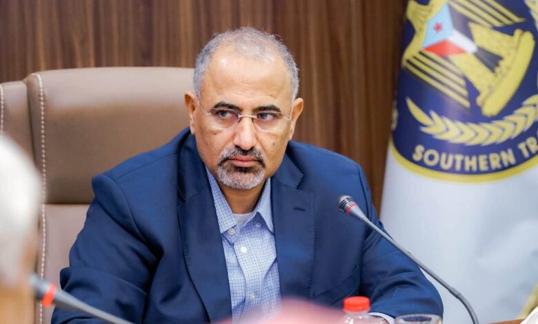 الزُبيدي يحذّر من انهيار الخدمات ويدعو لدعم عاجل لتشغيل كهرباء عدن