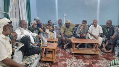 السلطة المحلية في الخوخة تناقش مع العُرف البحري تحديات الصيادين وسبل معالجتها 2 السلطة المحلية في الخوخة تناقش مع العُرف البحري تحديات الصيادين وسبل معالجتها