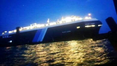 الشركة المالكة للسفينة المحتجزة لدى الحوثيين تحدد موقعها