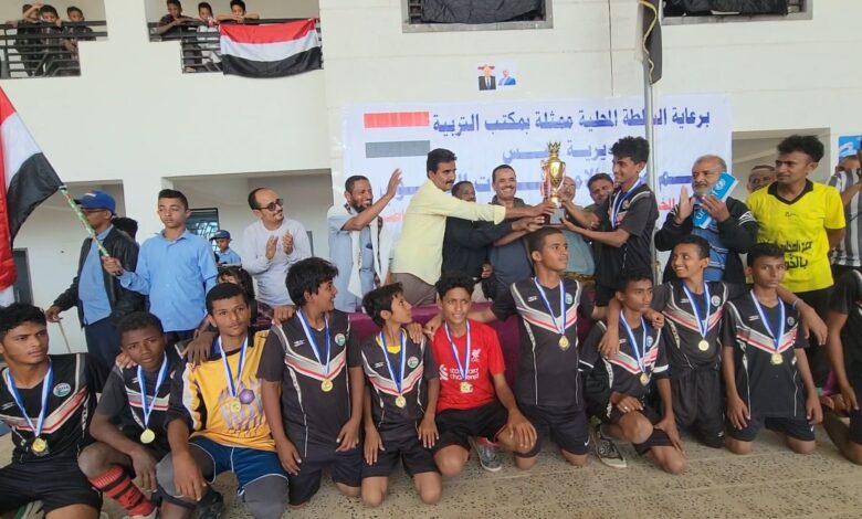 الصف الأول الثانوي يتوج ببطولة الدوري الكروي لمجمع الإمارات التربوي في حيس