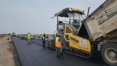 الطريق الاستراتيجي المخا – موزع يقترب من الإنجاز بتمويل إماراتي