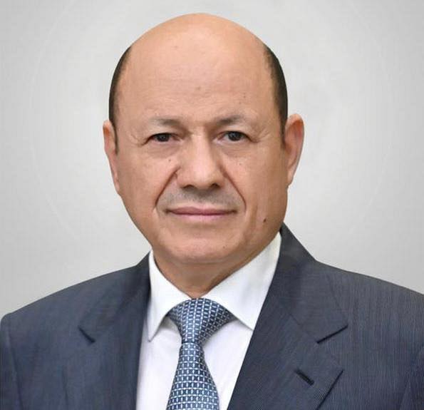 رئيس مجلس القيادة يتابع تداعيات المنخفض الجوي في غرب تعز ويوجه بتكثيف جهود الإغاثة