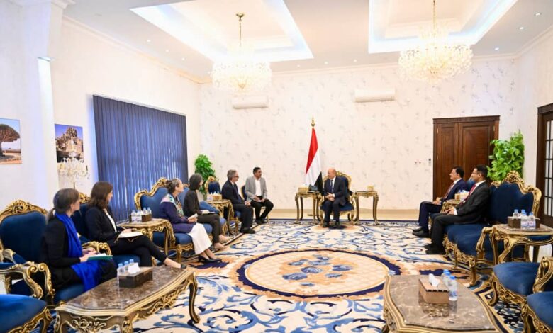 الرئيس العليمي: "الحوثي" يعمق الانقسام المالي بطباعة عملات غير قانونية 1 الرئيس العليمي: "الحوثي" يعمق الانقسام المالي بطباعة عملات غير قانونية