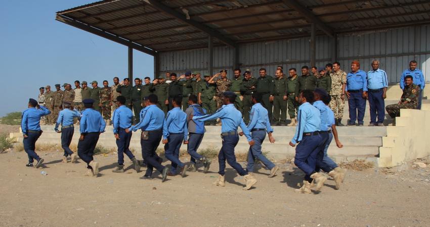 العميد عطية يدشن العام الجديد بشرطة محافظة الحديدة