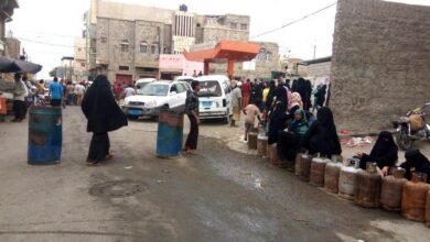 مليشيا الحوثي تلغي وكالات الغاز في الحديدة وتحتكر التوزيع