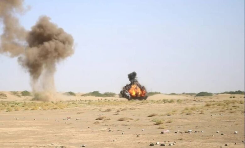 مليشيا الحوثي تفجر كمية محدودة من ألغامها في الحديدة