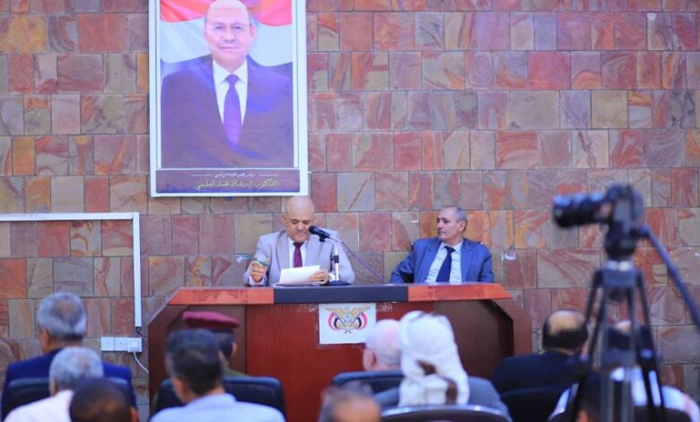 المحافظ شمسان يؤكد أهمية التلاحم بين جميع المكونات للدفاع عن تعز 1 المحافظ شمسان يؤكد أهمية التلاحم بين جميع المكونات للدفاع عن تعز