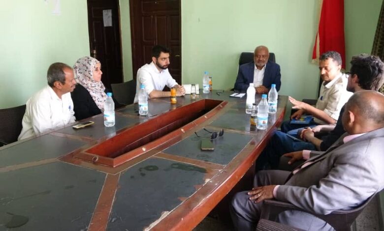 المحافظ طاهر يناقش مع منظمة التكافل تدخلاتها الإنسانية في الحديدة