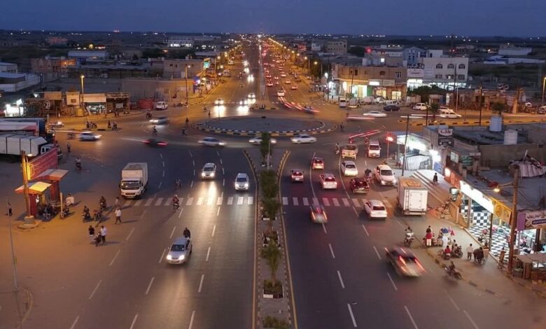 التراخي الأمني يضعف تحصيل الإيرادات ويزيد المخالفات التجارية في الساحل التهامي
