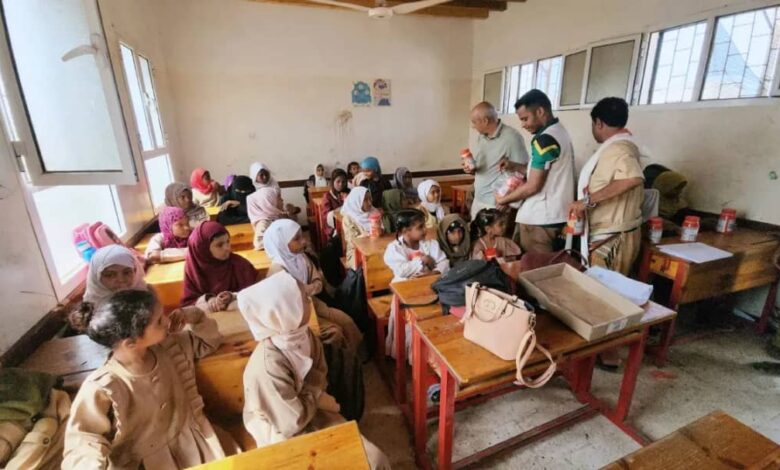 المخا تبدأ تدشين مشروع للتغذية المدرسية يستهدف 21 ألف طالب 1 المخا تبدأ تدشين مشروع للتغذية المدرسية يستهدف 21 ألف طالب