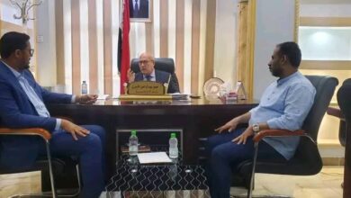 الوزير الأغبري يناقش مع وكيل الحديدة تفعيل السلطة المحلية