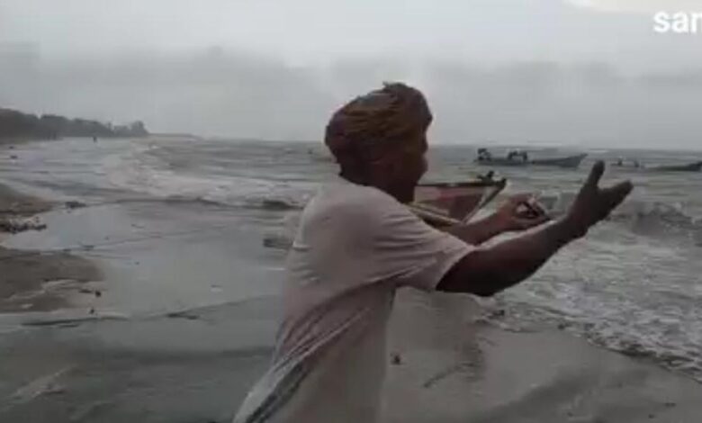 بالفيديو.. الإهمال والرياح يفاقمان معاناة الصيادين في الخوخة