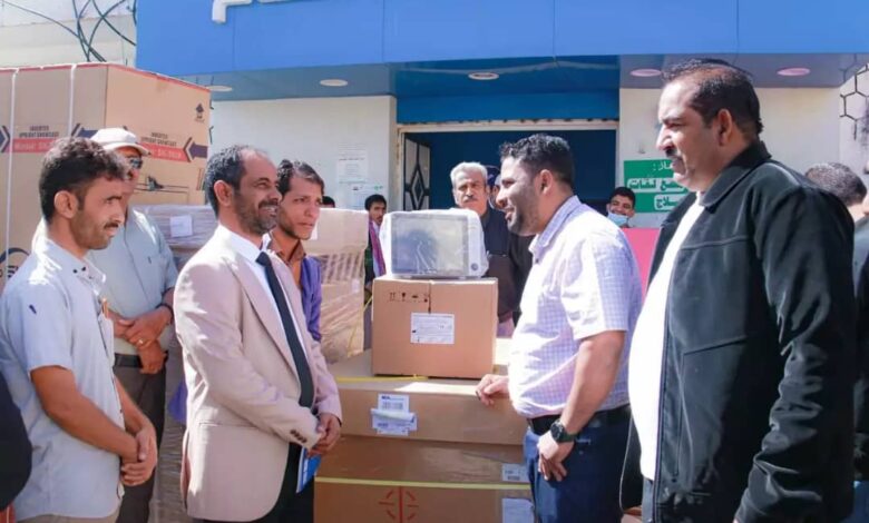 بدعم إماراتي.. محافظ شبوة يدشّن توزيع تجهيزات طبية حديثة للمستشفيات المحورية