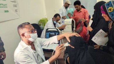 بدعم كويتي.. تدشين مخيم مجاني لجراحة العيون في المخا