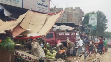 مليشيا الحوثي تواصل انتهاكاتها بحق الباعة الباسطين في الحديدة