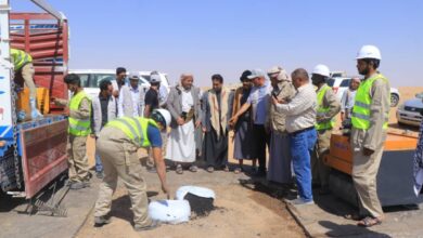 بن وهيط يدشن أعمال الصيانة الطارئة "طريق صافر مفرق حريب"