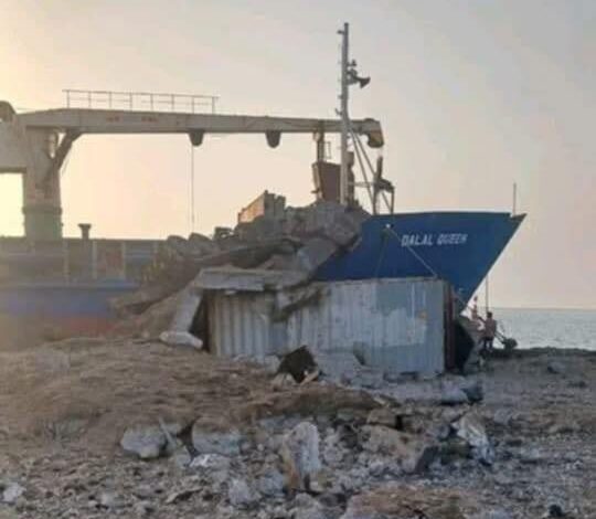 خبير عسكري: تعطيل ميناء الحديدة كشف ما هو أخطر من شحنات الأسلحة الإيرانية 1 خبير عسكري: تعطيل ميناء الحديدة كشف ما هو أخطر من شحنات الأسلحة الإيرانية