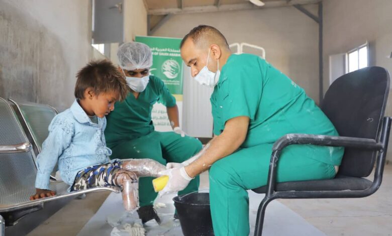 توجه دفعة جديدة من ضحايا الألغام الحوثية جنوب الحديدة على مركز الأطراف في تعز