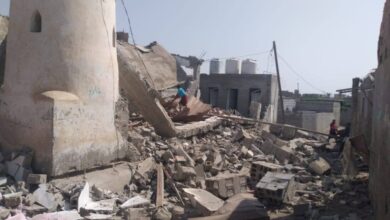مليشيا الحوثي تلزم المواطنين ببناء جامع قصفته جنوب الحديدة