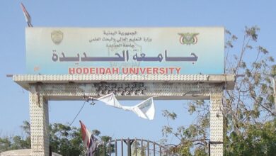 طلاب جامعة الحديدة يشكون مماطلة الجامعة في قضاياهم