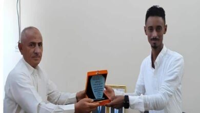 جامعة الحديدة تحتفي بإنجاز طالب وتوفد آخر لبرنامج تدريبي عربي