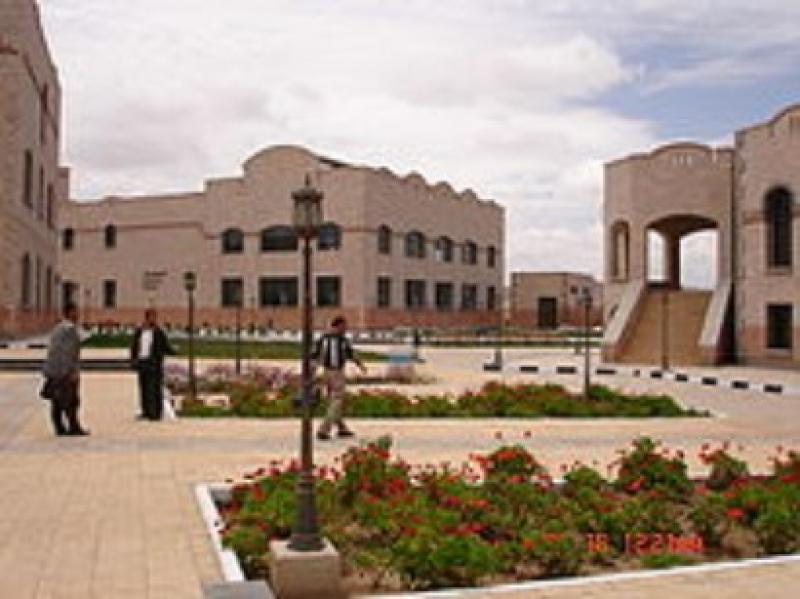 مخابرات الحوثي تطرد  طلاب في جامعة ذمار
