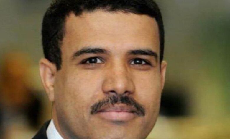 من يحاصر اليمنيين حقًا؟