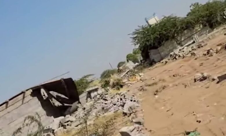 حملة حوثية تقتحم قرية جنوب الحديدة وتعتقل عشرات المدنيين بينهم نساء وأطفال 1 حملة حوثية تقتحم قرية جنوب الحديدة وتعتقل عشرات المدنيين بينهم نساء وأطفال