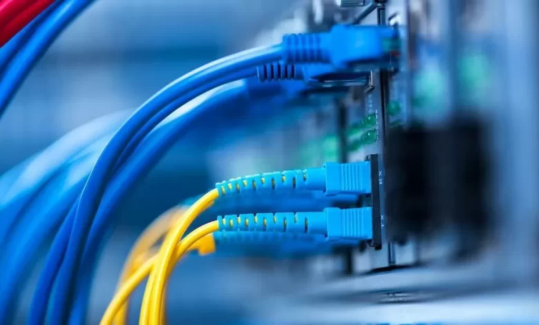مسؤول حكومي يكشف: الحوثي حول قطاع الاتصالات إلى خزينة تمويل حرب ونهب منظم