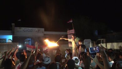 خلال إيقادها الشعلة.. حيس تؤكد ولائها الوطني لثورة سبتمبر